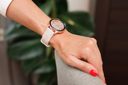 PASEK DO ZEGARKA SMARTWATCH SILIKONOWY 20MM TELESKOPY REGULOWANY RÓŻ/BEŻ